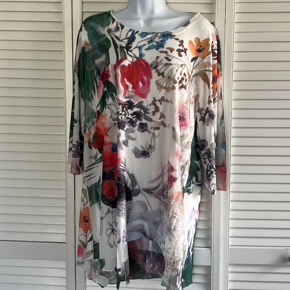 Floral Flew De Lis Multicolored & Lace, Uneven Hem Tunic Top, Size M. NWOT